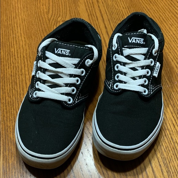 Ladies classic lace up Vans in size 8. - Picture 1 of 6